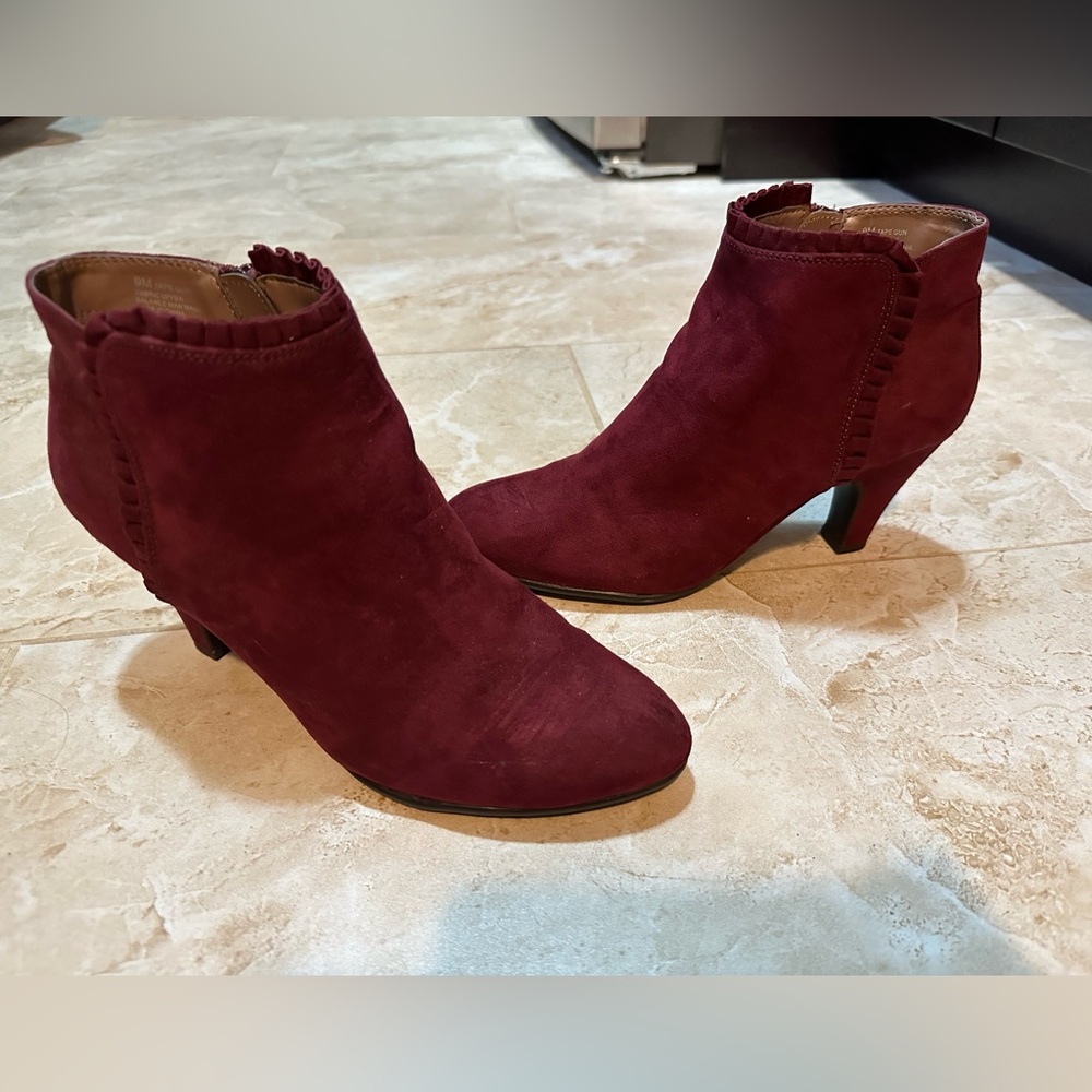 AEROSOLES Burgundy Ankle Boots